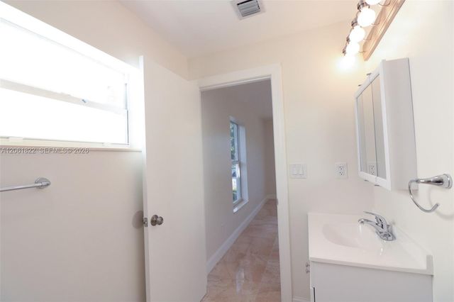 3014 NW 6th St, Pompano Beach, FL 33069