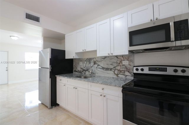 3014 NW 6th St, Pompano Beach, FL 33069
