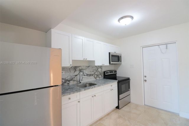 3014 NW 6th St, Pompano Beach, FL 33069