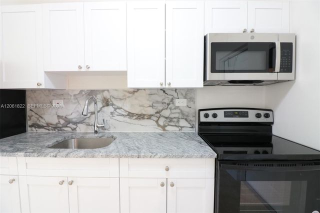 3014 NW 6th St, Pompano Beach, FL 33069