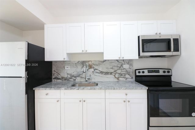3014 NW 6th St, Pompano Beach, FL 33069