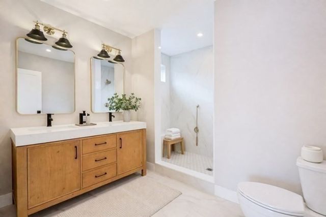 68 Rowe St U:3, Boston, MA 02131