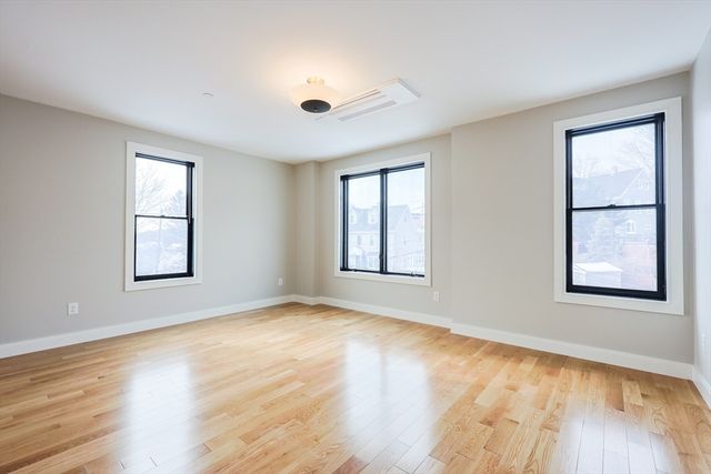 68 Rowe St U:3, Boston, MA 02131