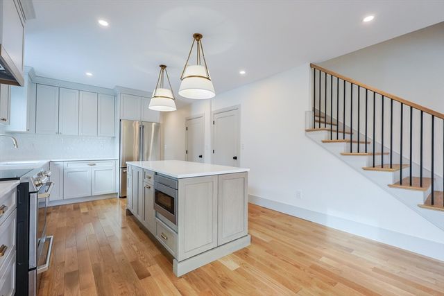68 Rowe St U:3, Boston, MA 02131