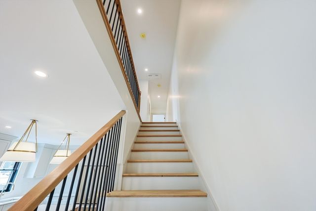 68 Rowe St U:3, Boston, MA 02131