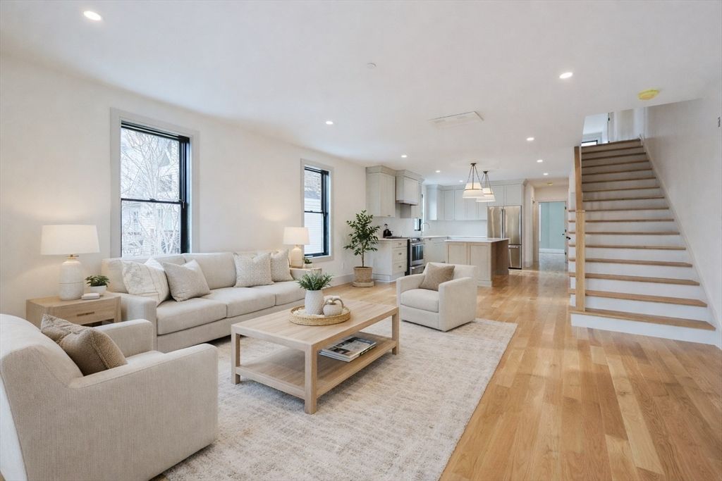 68 Rowe St U:3, Boston, MA 02131