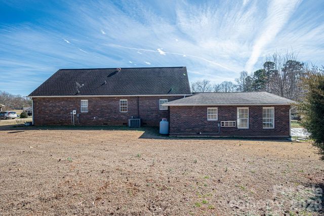 2617 Surrey Drive, Lincolnton, NC 28092