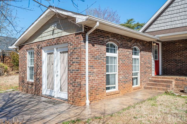 2617 Surrey Drive, Lincolnton, NC 28092