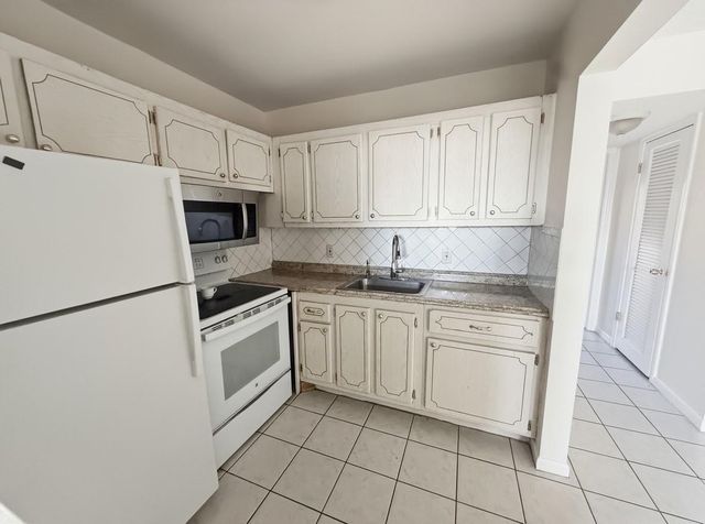 85 Northampton, West Palm Beach, FL 33417