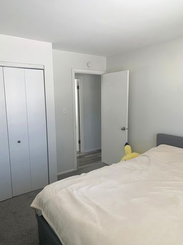 1672 Evergreen Avenue, Hanover Park, IL 60133