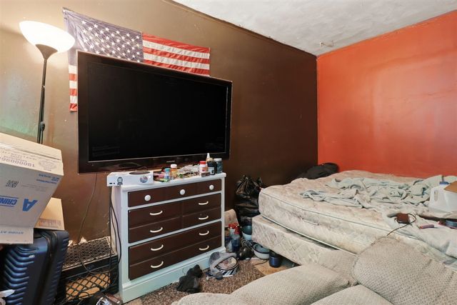 1611 Weymouth Street, West Bloomfield, MI 48324