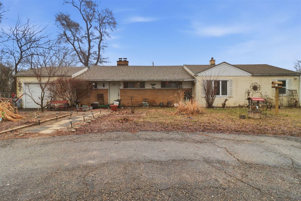 1611 Weymouth Street, West Bloomfield, MI 48324