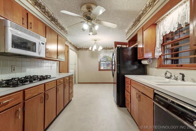 326 E 15th Street, Claremore, OK 74017