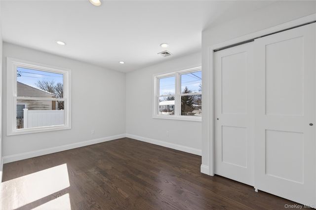 1667 Manatuck, Bay Shore, NY 11706