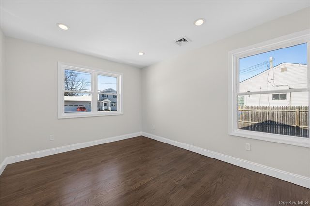 1667 Manatuck, Bay Shore, NY 11706