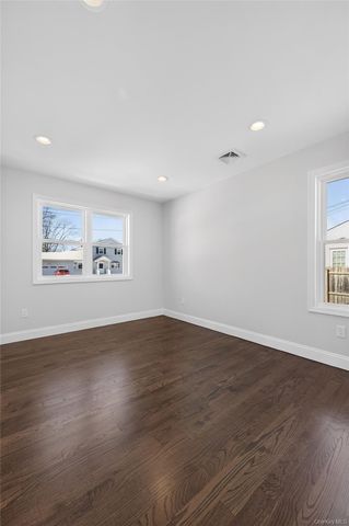 1667 Manatuck, Bay Shore, NY 11706