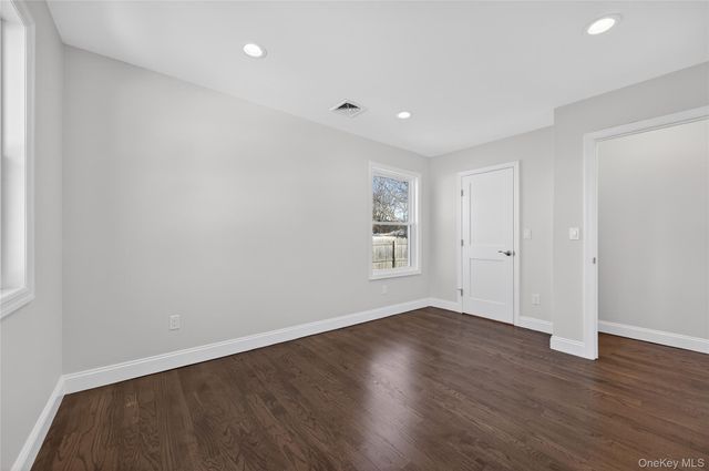 1667 Manatuck, Bay Shore, NY 11706