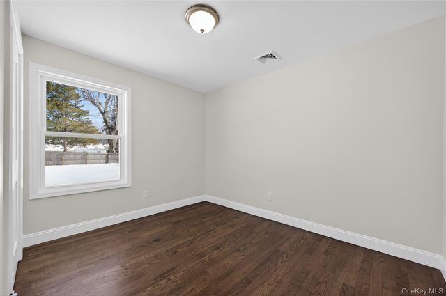 1667 Manatuck, Bay Shore, NY 11706