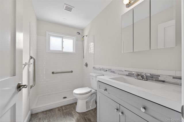 1667 Manatuck, Bay Shore, NY 11706