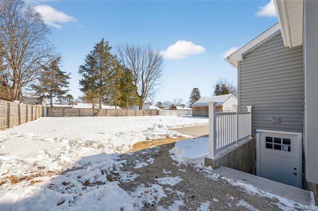 1667 Manatuck, Bay Shore, NY 11706