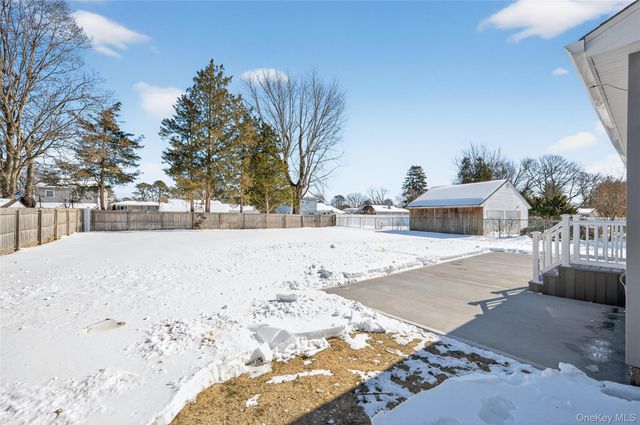 1667 Manatuck, Bay Shore, NY 11706