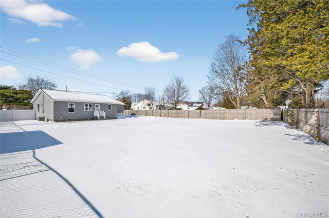 1667 Manatuck, Bay Shore, NY 11706