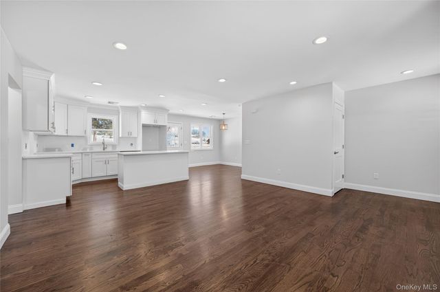 1667 Manatuck, Bay Shore, NY 11706