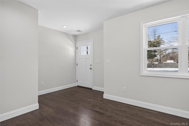 1667 Manatuck, Bay Shore, NY 11706