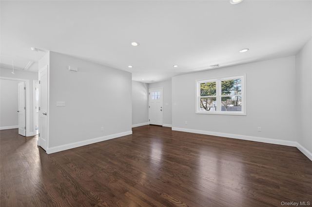 1667 Manatuck, Bay Shore, NY 11706