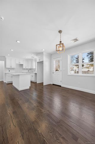 1667 Manatuck, Bay Shore, NY 11706