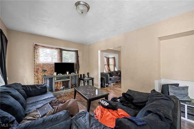 1231 Bellows Street, Akron, OH 44301