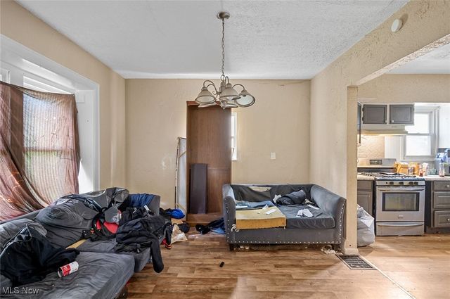 1231 Bellows Street, Akron, OH 44301