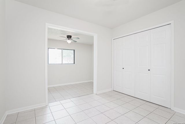 221 MEADOW LN, Schertz, TX 78154