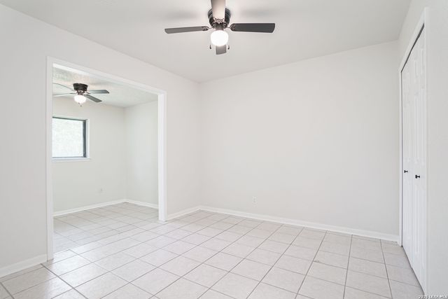 221 MEADOW LN, Schertz, TX 78154