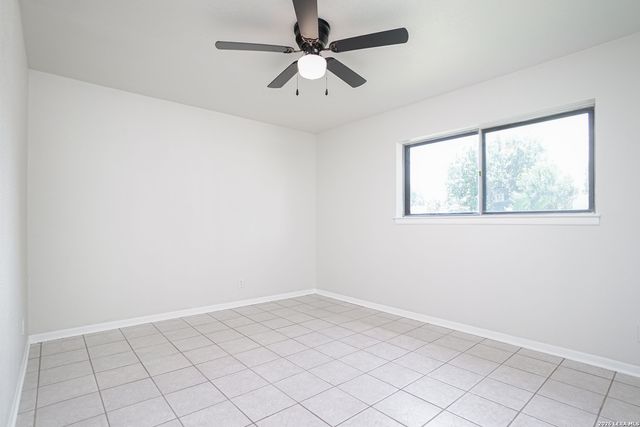 221 MEADOW LN, Schertz, TX 78154