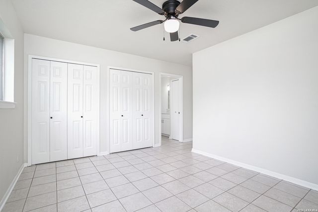 221 MEADOW LN, Schertz, TX 78154