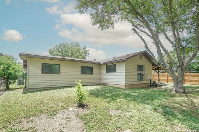 221 MEADOW LN, Schertz, TX 78154