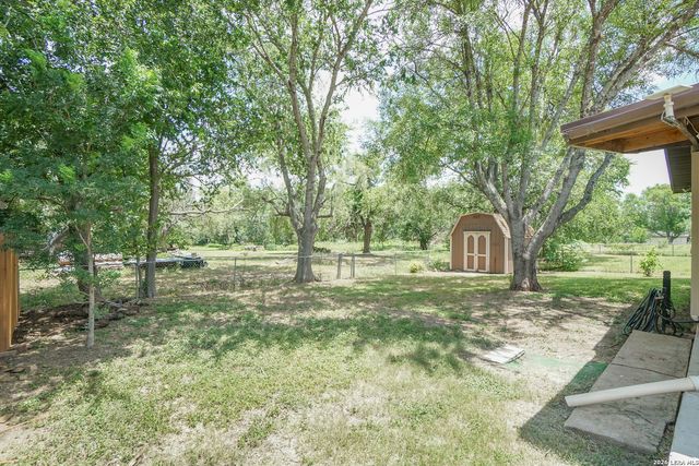 221 MEADOW LN, Schertz, TX 78154