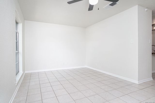 221 MEADOW LN, Schertz, TX 78154