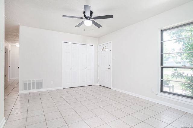 221 MEADOW LN, Schertz, TX 78154