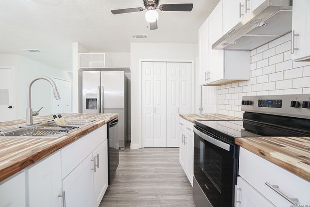 221 MEADOW LN, Schertz, TX 78154