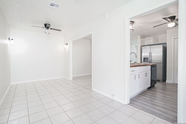 221 MEADOW LN, Schertz, TX 78154