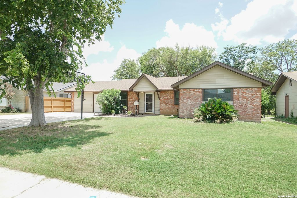 221 MEADOW LN, Schertz, TX 78154