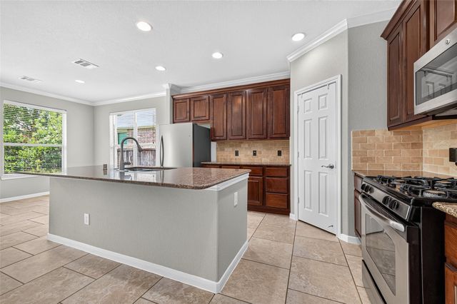 50 Vershire Circle, Magnolia, TX 77354