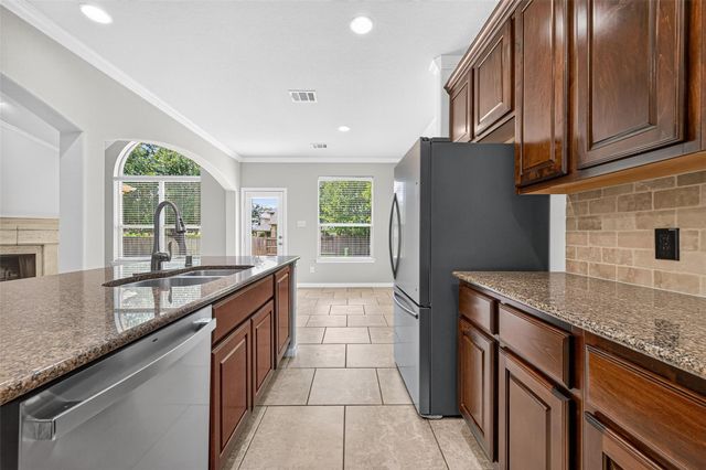 50 Vershire Circle, Magnolia, TX 77354