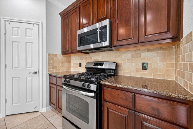 50 Vershire Circle, Magnolia, TX 77354