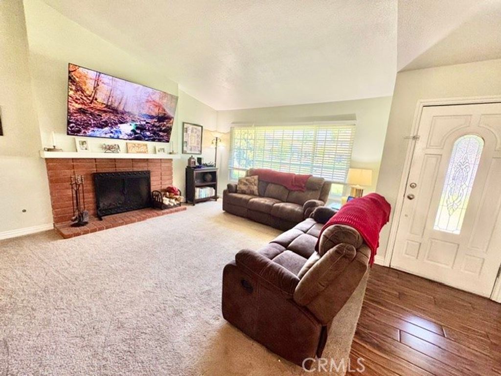 Image 6 of property listing at 6452 Hazel Circle, Simi Valley, CA 93063