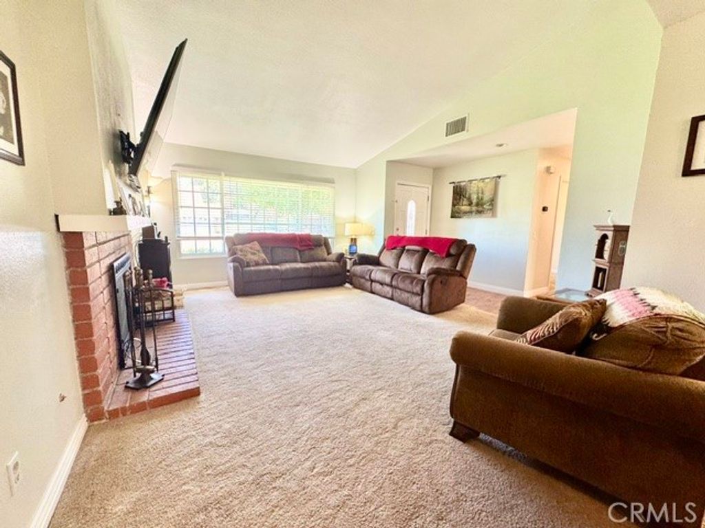 Image 7 of property listing at 6452 Hazel Circle, Simi Valley, CA 93063