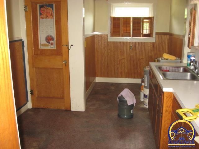 326 SW Courtland AVE, Topeka, KS 66606