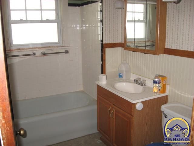 326 SW Courtland AVE, Topeka, KS 66606